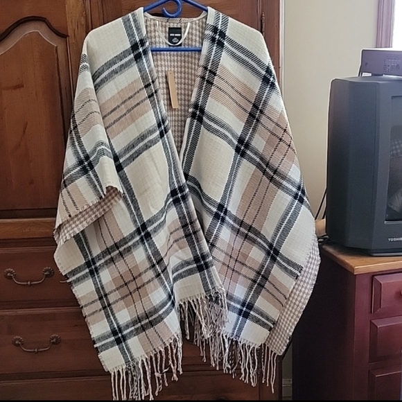 🆕 Steve Madden | Reversible Black & Tan Houndstooth & Plaid Topper Wrap OSFM - Picture 2 of 10